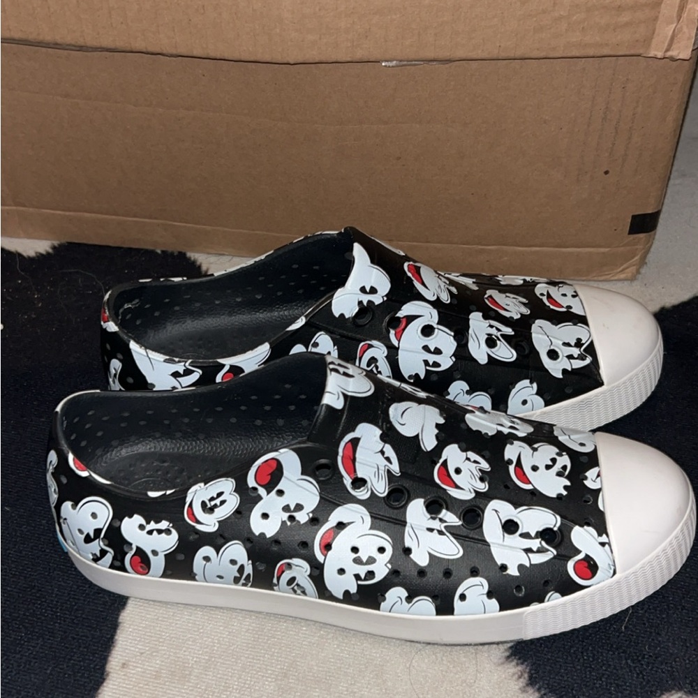 Disney Native Shoes for Men - Mickey Mouse - Black M8/W10‎